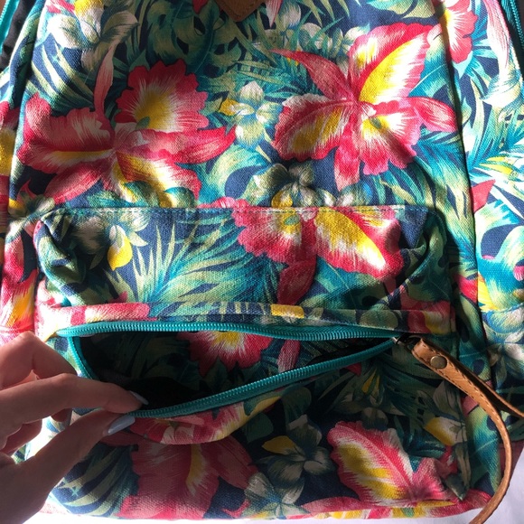 HAWAIIAN/FLORAL BACKPACK - Picture 7 of 7